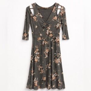 🌸 Torrid Grey Floral Jersey Skater Dress | Cold Shoulder | Size L (0)